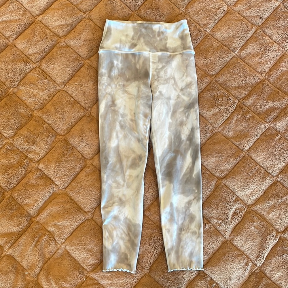 NWOT Carbon38 tie dyed 3/4 leggings